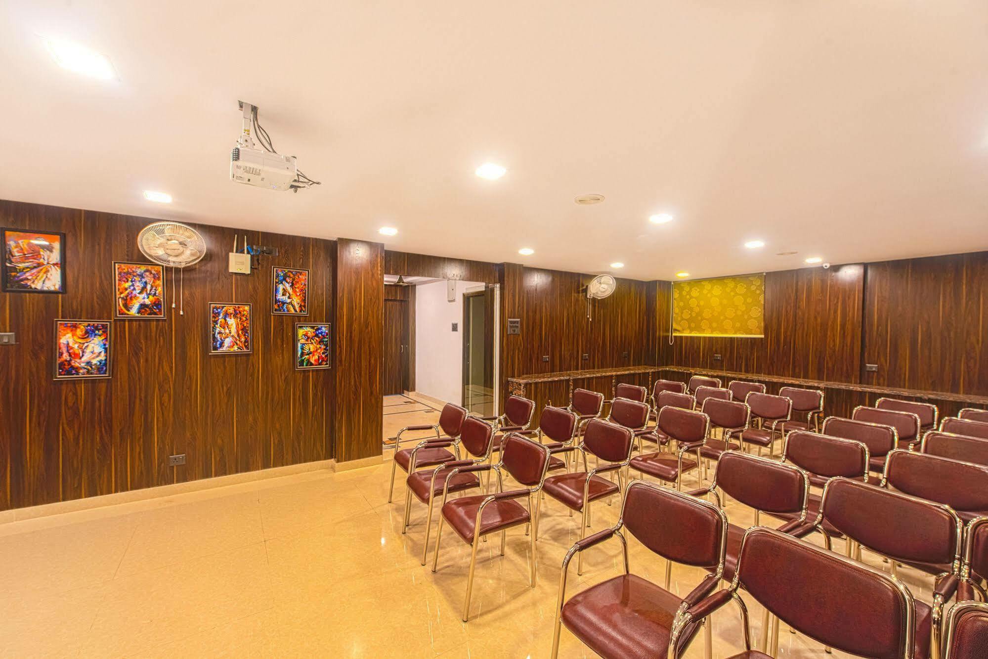 Treebo Orion Sapphire, Beck Bagan Hotel Kalkutta Kültér fotó